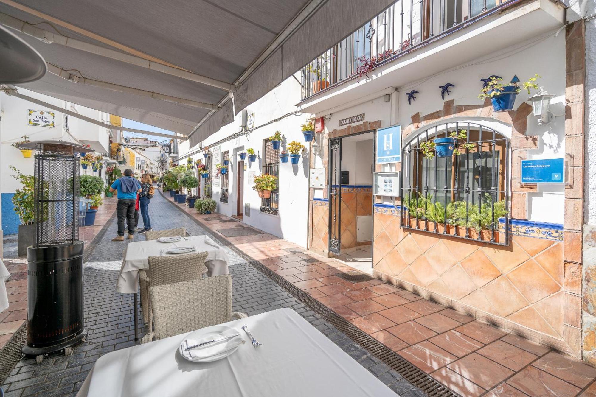 Las Brisas エステポナ エクステリア 写真
