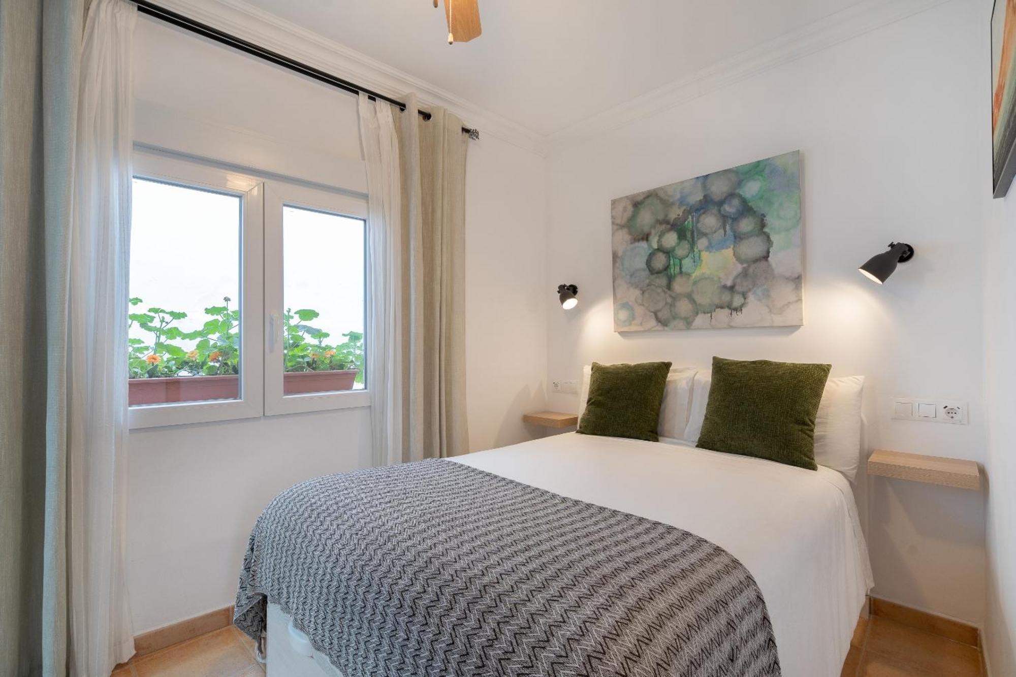 Las Brisas エステポナ 部屋 写真