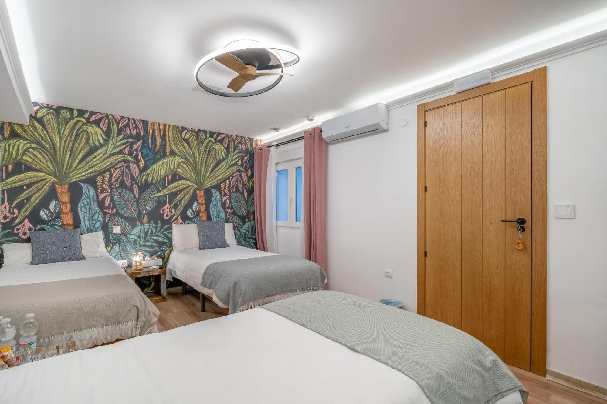 Las Brisas エステポナ 部屋 写真